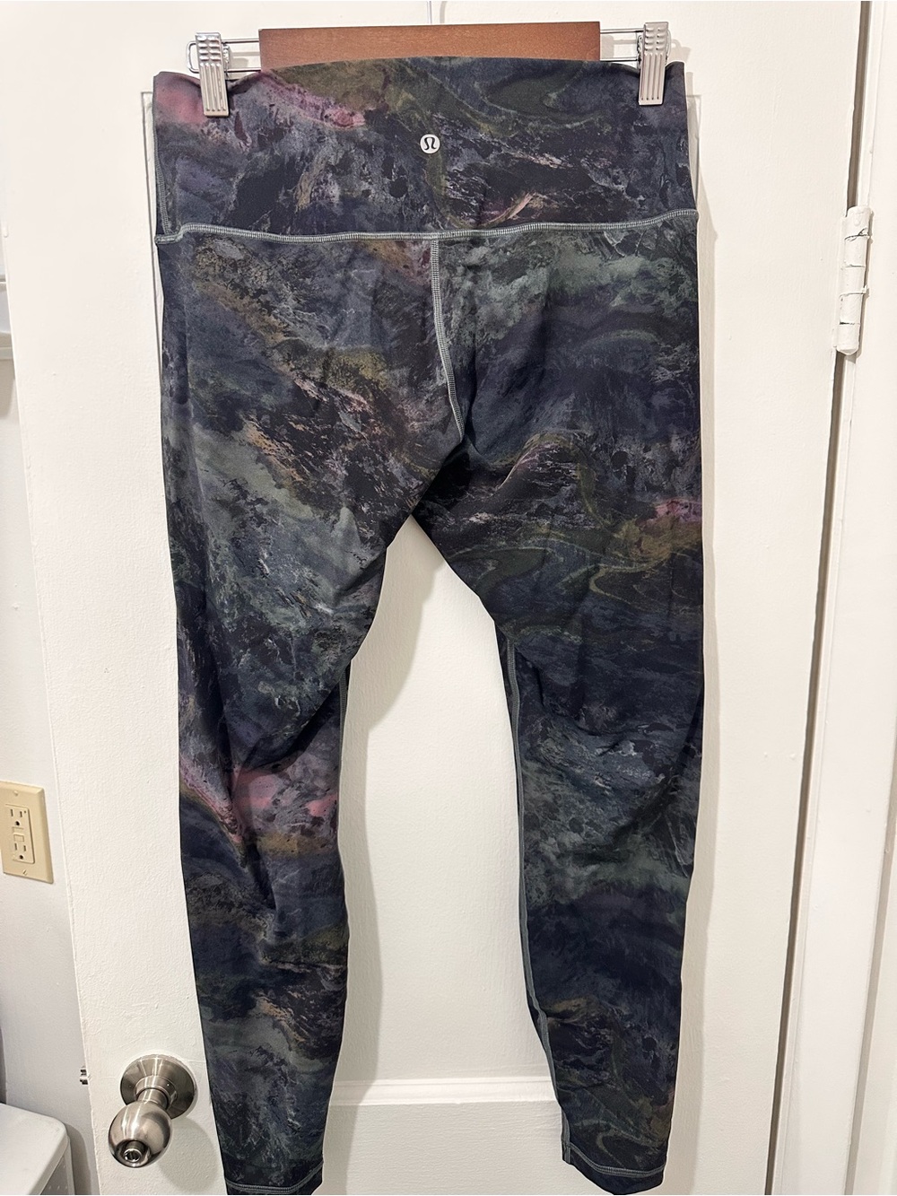 Lululemon Women’s Black Multicolor Patterned Leggings